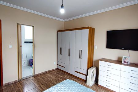 Casa à venda com 195m², 3 quartos e 2 vagas Casa à venda com 195m², 3 quartos e 2 vagasSuíte