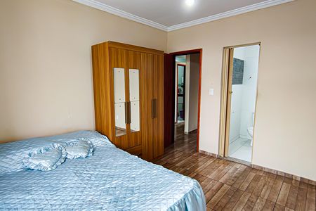 Casa à venda com 195m², 3 quartos e 2 vagas Casa à venda com 195m², 3 quartos e 2 vagasSuíte