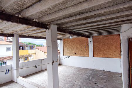 Casa à venda com 195m², 3 quartos e 2 vagas Casa à venda com 195m², 3 quartos e 2 vagasTerraço