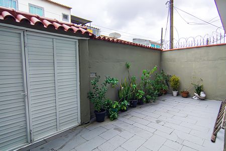 Casa à venda com 195m², 3 quartos e 2 vagas Casa à venda com 195m², 3 quartos e 2 vagasQuintal
