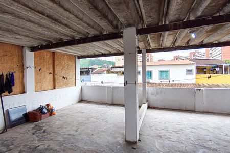 Casa à venda com 195m², 3 quartos e 2 vagas Casa à venda com 195m², 3 quartos e 2 vagasTerraço