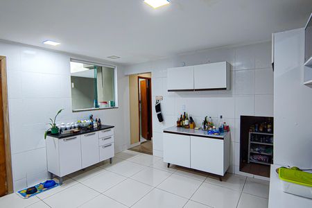 Casa à venda com 195m², 3 quartos e 2 vagas Casa à venda com 195m², 3 quartos e 2 vagasCozinha