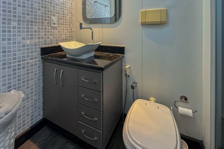 Apartamento à venda com 55m², 2 quartos e 2 vagas Apartamento à venda com 55m², 2 quartos e 2 vagasBanheiro da Suíte