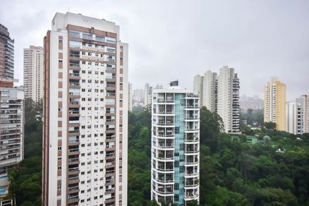 Apartamento à venda com 213m², 4 quartos e 4 vagas Apartamento à venda com 213m², 4 quartos e 4 vagasVista da Suíte 2