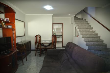 Casa à venda com 104m², 3 quartos e 2 vagasSala