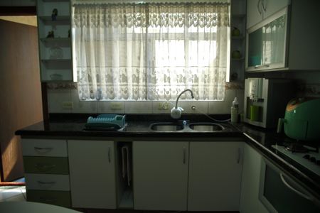 Casa à venda com 104m², 3 quartos e 2 vagasCozinha 