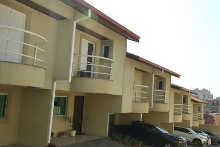 Casa à venda com 104m², 3 quartos e 2 vagasFachada