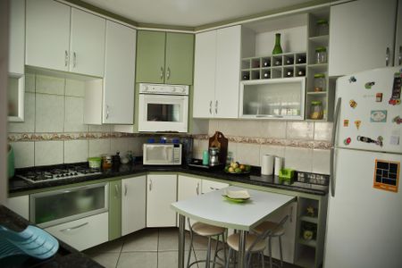 Casa à venda com 104m², 3 quartos e 2 vagasCozinha 