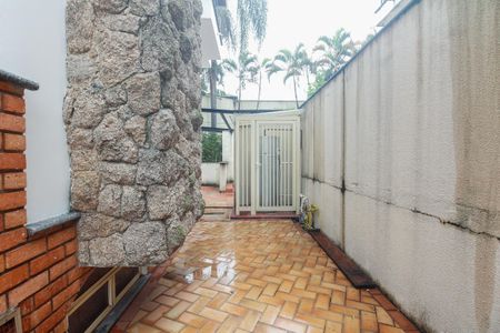 Casa de condomínio à venda com 320m², 7 quartos e 2 vagas Casa de condomínio à venda com 320m², 7 quartos e 2 vagasQuintal