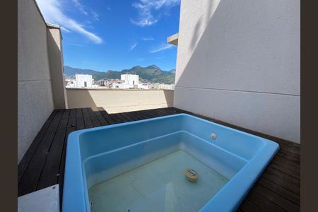 Apartamento à venda com 115m², 2 quartos e 1 vagaPiscina