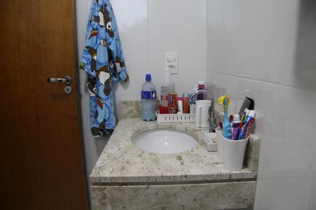 Casa à venda com 175m², 3 quartos e 4 vagasBanheiro da Suíte 02