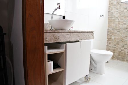 Casa à venda com 175m², 3 quartos e 4 vagasBanheiro Suíte 01