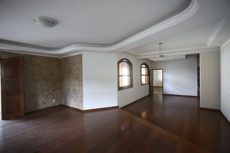 Casa para alugar com 720m², 4 quartos e 6 vagasSala