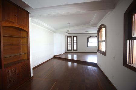 Casa para alugar com 720m², 4 quartos e 6 vagasSala