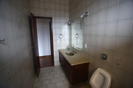 Casa para alugar com 720m², 4 quartos e 6 vagasBanheiro Social