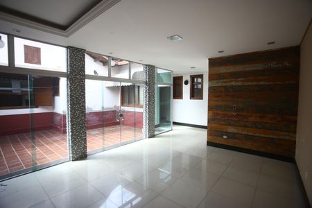 Casa para alugar com 720m², 4 quartos e 6 vagasÁrea comum