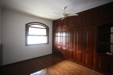 Casa para alugar com 720m², 4 quartos e 6 vagasSuíte 2