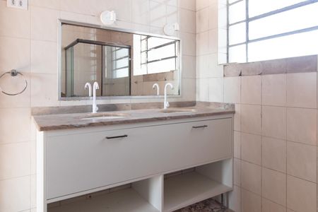 Apartamento à venda com 367m², 5 quartos e sem vaga Apartamento à venda com 367m², 5 quartos e sem vagaBanheiro da Suíte 2