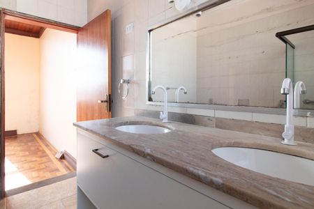 Apartamento à venda com 367m², 5 quartos e sem vaga Apartamento à venda com 367m², 5 quartos e sem vagaBanheiro da Suíte 2