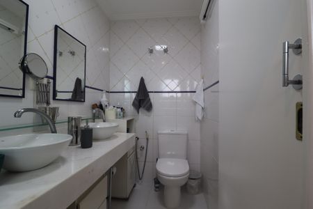 Apartamento à venda com 143m², 3 quartos e 2 vagasBanheirio Quarto 1 suíte