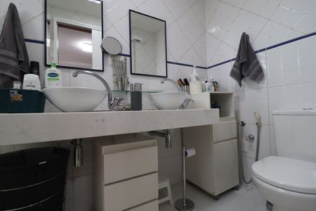 Apartamento à venda com 143m², 3 quartos e 2 vagasBanheirio Quarto 1 suíte