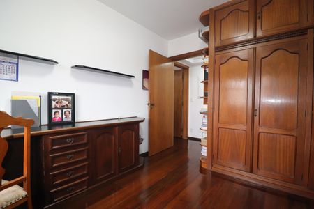 Apartamento à venda com 143m², 3 quartos e 2 vagasQuarto 2 suíte