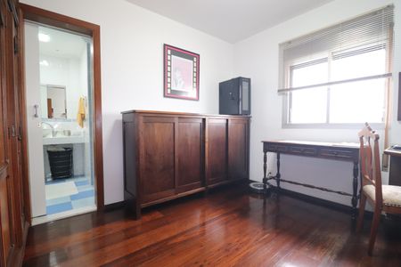 Apartamento à venda com 143m², 3 quartos e 2 vagasQuarto 2 suíte