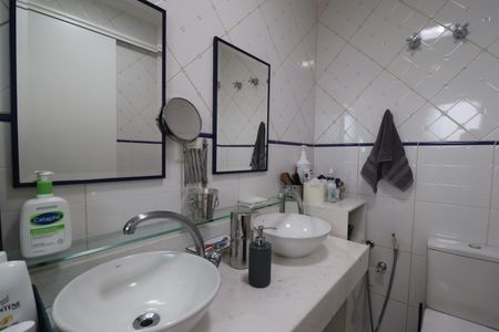 Apartamento à venda com 143m², 3 quartos e 2 vagasBanheirio Quarto 1 suíte