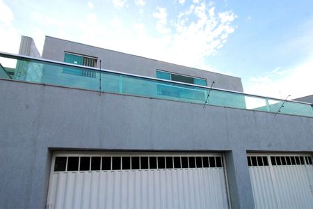 Casa à venda com 360m², 6 quartos e 3 vagasFachada