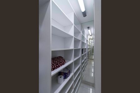 Apartamento à venda com 171m², 4 quartos e 3 vagas Apartamento à venda com 171m², 4 quartos e 3 vagasCloset da suíte 2