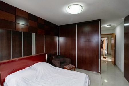 Apartamento à venda com 171m², 4 quartos e 3 vagas Apartamento à venda com 171m², 4 quartos e 3 vagasSuíte 2