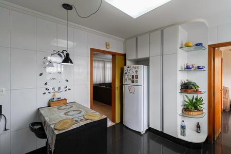 Apartamento à venda com 171m², 4 quartos e 3 vagas Apartamento à venda com 171m², 4 quartos e 3 vagasCozinha