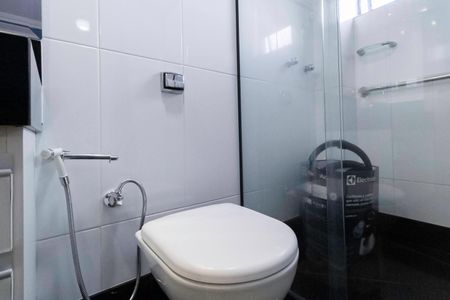 Apartamento à venda com 171m², 4 quartos e 3 vagas Apartamento à venda com 171m², 4 quartos e 3 vagasBanheiro social e da Semi suíte