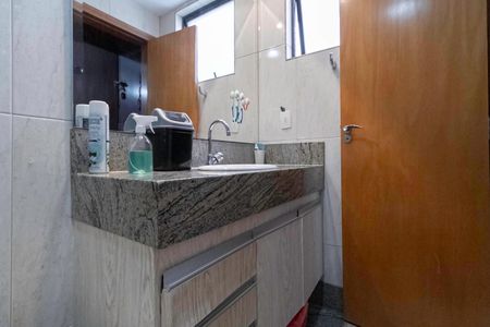 Apartamento à venda com 171m², 4 quartos e 3 vagas Apartamento à venda com 171m², 4 quartos e 3 vagasBanheiro da suíte 1