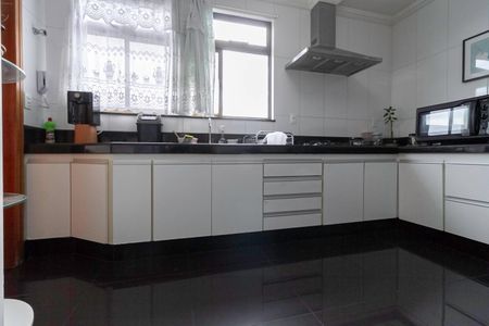 Apartamento à venda com 171m², 4 quartos e 3 vagas Apartamento à venda com 171m², 4 quartos e 3 vagasCozinha