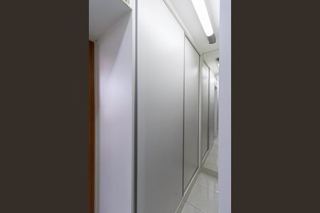 Apartamento à venda com 171m², 4 quartos e 3 vagas Apartamento à venda com 171m², 4 quartos e 3 vagasCloset da suíte 2