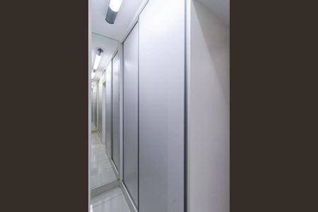 Apartamento à venda com 171m², 4 quartos e 3 vagas Apartamento à venda com 171m², 4 quartos e 3 vagasCloset da suíte 2