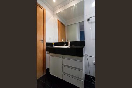 Apartamento à venda com 171m², 4 quartos e 3 vagas Apartamento à venda com 171m², 4 quartos e 3 vagasBanheiro social e da Semi suíte