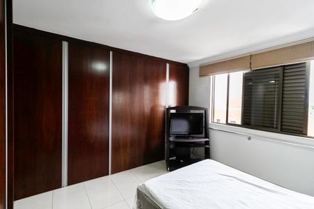 Apartamento à venda com 171m², 4 quartos e 3 vagas Apartamento à venda com 171m², 4 quartos e 3 vagasSuíte 2