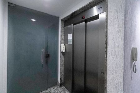 Apartamento à venda com 171m², 4 quartos e 3 vagas Apartamento à venda com 171m², 4 quartos e 3 vagasHall social