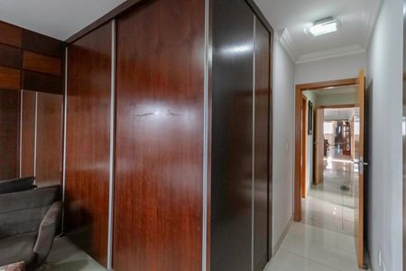 Apartamento à venda com 171m², 4 quartos e 3 vagas Apartamento à venda com 171m², 4 quartos e 3 vagasSuíte 2