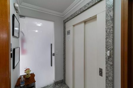 Apartamento à venda com 171m², 4 quartos e 3 vagas Apartamento à venda com 171m², 4 quartos e 3 vagasHall de entrada