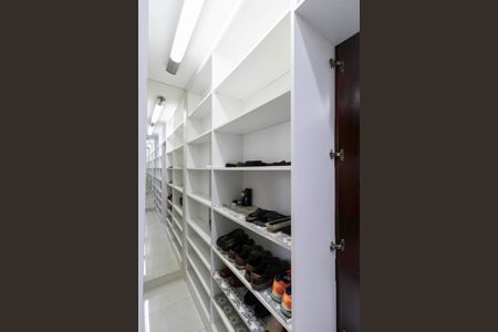 Apartamento à venda com 171m², 4 quartos e 3 vagas Apartamento à venda com 171m², 4 quartos e 3 vagasCloset da suíte 2