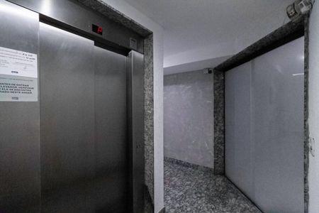 Apartamento à venda com 171m², 4 quartos e 3 vagas Apartamento à venda com 171m², 4 quartos e 3 vagasHall social