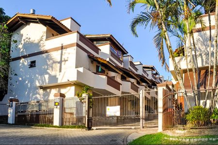 Casa de condomínio à venda com 146m², 3 quartos e 1 vaga Casa de condomínio à venda com 146m², 3 quartos e 1 vagaFachada