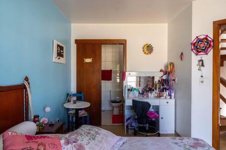 Casa à venda com 160m², 3 quartos e 2 vagas Casa à venda com 160m², 3 quartos e 2 vagasSuíte