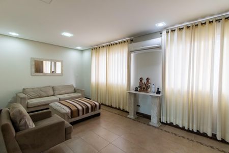 Casa à venda com 430m², 4 quartos e 4 vagasSuíte 4