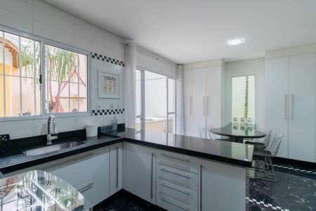 Casa à venda com 430m², 4 quartos e 4 vagasCozinha
