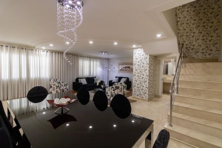 Casa à venda com 430m², 4 quartos e 4 vagasSala