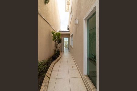 Casa à venda com 430m², 4 quartos e 4 vagasCorredor Lateral